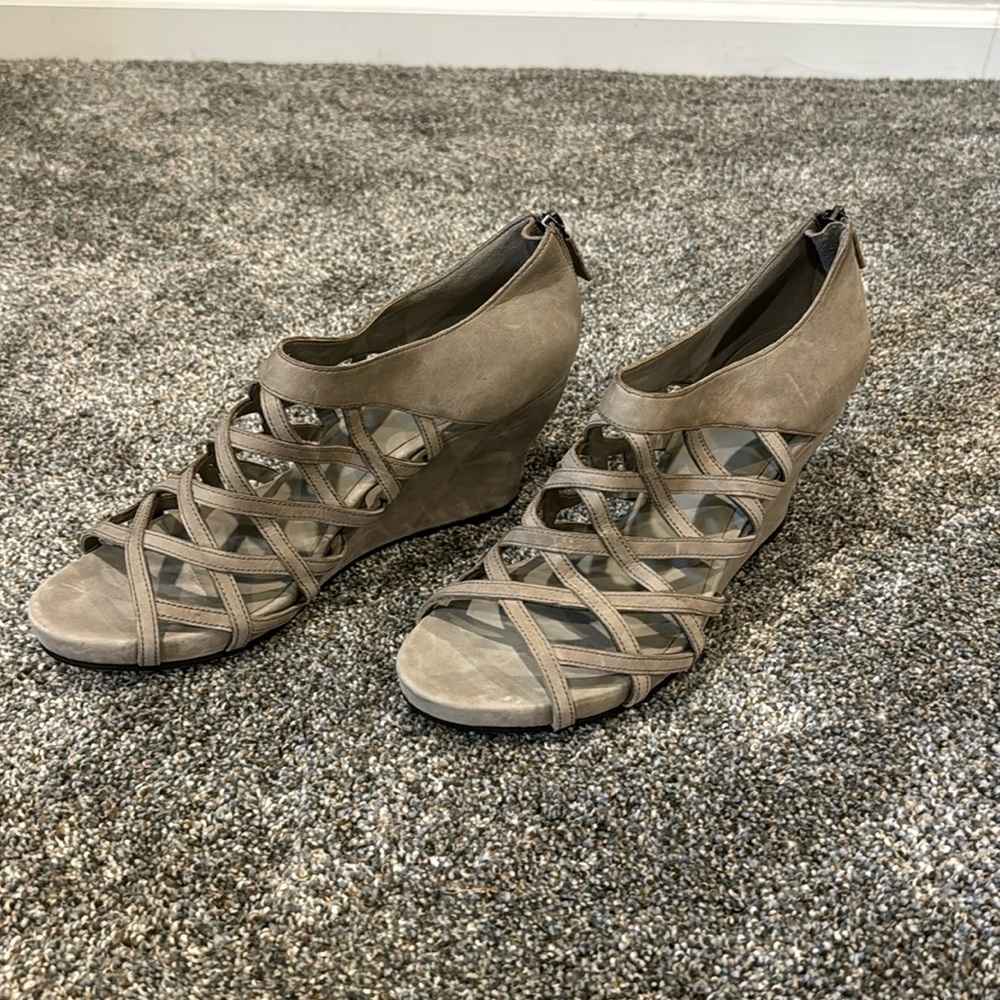 Eileen Fisher | cage lattice open toe zip back leather size 10